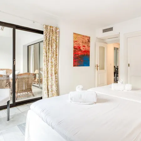 1 Bed In Puerto Banus Apartment *